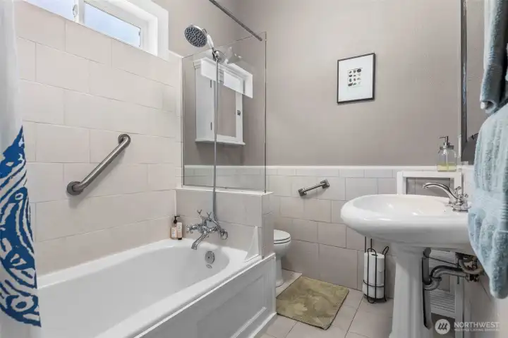 Full bathroom on main