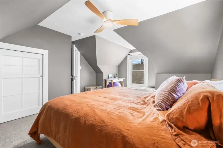 Primary suite w/ closet