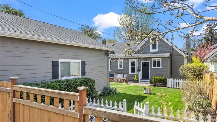 Fully fenced private back yard w/ new fencing!