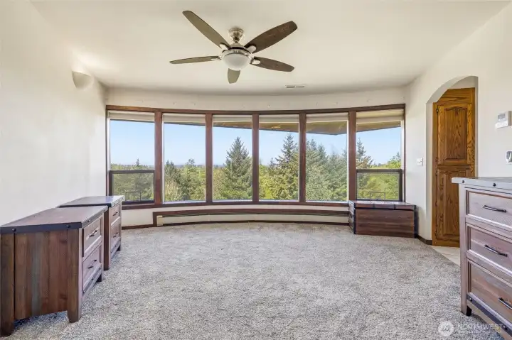 Wall of windows in the primary to take advantage of the private views.
