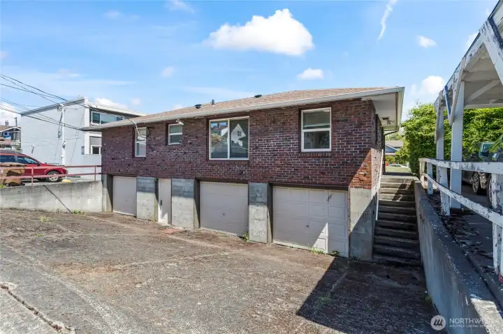 3 garages and 1 extra storage room 3 garages and 1 extra storage room