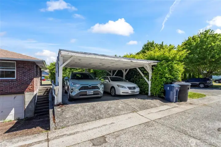 Carport with 4 spaces (2 covered) Carport with 4 spaces (2 covered)