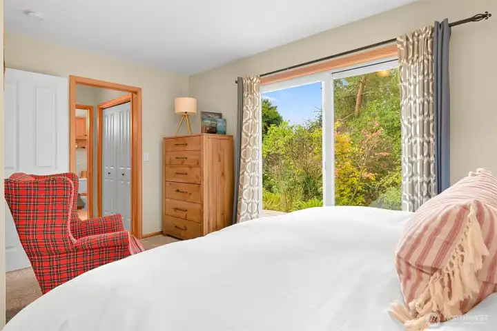 Primary Suite with Deck Access – Wake up to serene garden views and enjoy direct access to the deck through sliding glass doors, creating a seamless connection to the outdoors. Primary Suite with Deck Access – Wake up to serene garden views and enjoy direct access to the deck through sliding glass doors, creating a seamless connection to the outdoors.