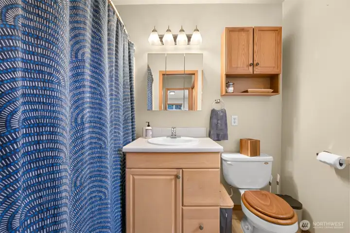 Primary Bath – Convenient ensuite bath features a generous vanity, built-in storage, and a full tub/shower combination for everyday comfort. Primary Bath – Convenient ensuite bath features a generous vanity, built-in storage, and a full tub/shower combination for everyday comfort.