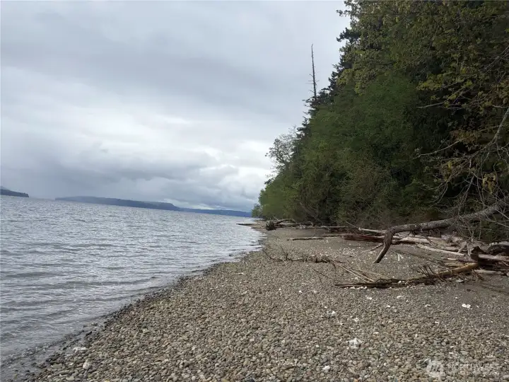 Beach at average high tide. You can easily row from the community beach to your own beach!