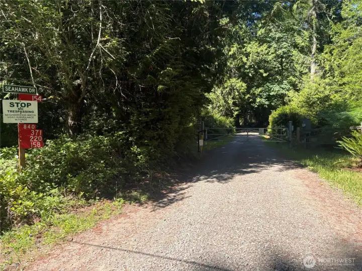 Gated access to Zelatched Point development with over 1,100ft of no bank community beach.
