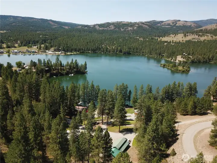 Situated on two meticulously maintained waterfront lots, this is a rare opportunity to own a complete waterfront estate offering beauty, functionality and craftsmanship in equal measure.