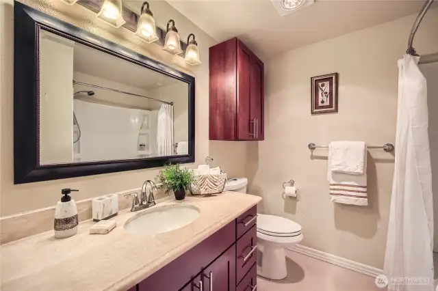 Spacious full bathroom