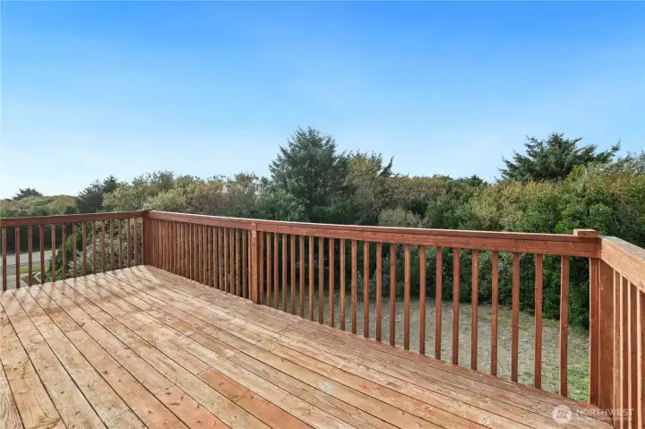 Upper floor deck looking toward the dunes