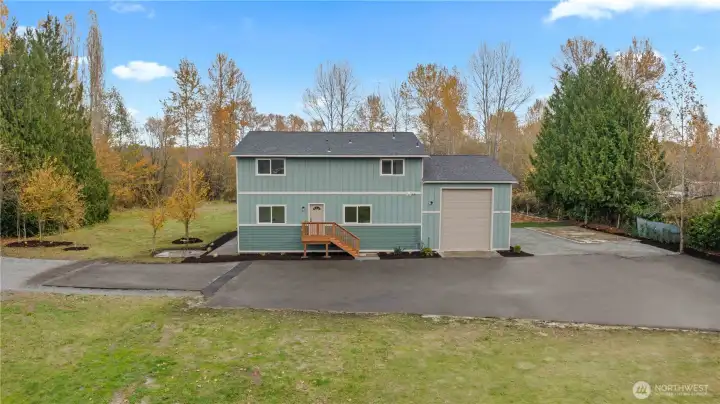Welcome Home!! 2880sqft Home w/Attached 720sqft Garage w/Extra Tall Door! Paved Driveway, Fenced Yard, New Electric Furnace w/New Heat Pump. Welcome Home!! 2880sqft Home w/Attached 720sqft Garage w/Extra Tall Door! Paved Driveway, Fenced Yard, New Electric Furnace w/New Heat Pump.