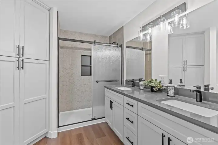 Primary En Suite Bath w/Custom Built-In Linen Cabinet, Extra Long Vanity w/Double Sinks and Custom Tiled Shower w/Glass Doors. Full Length Mirror, too!