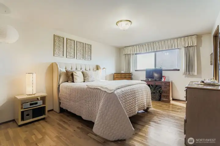 Main floor primary bedroom.