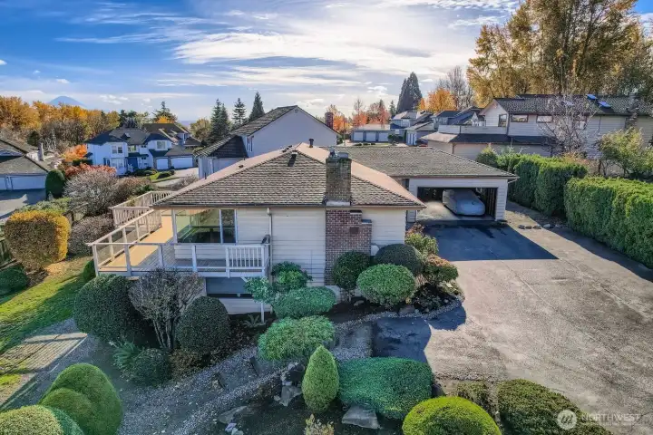 Another overall view of the home.  Great neighborhood.