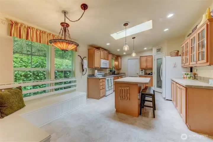 Spacious kitchen with plenty of counter and cabinet space. Spacious kitchen with plenty of counter and cabinet space.