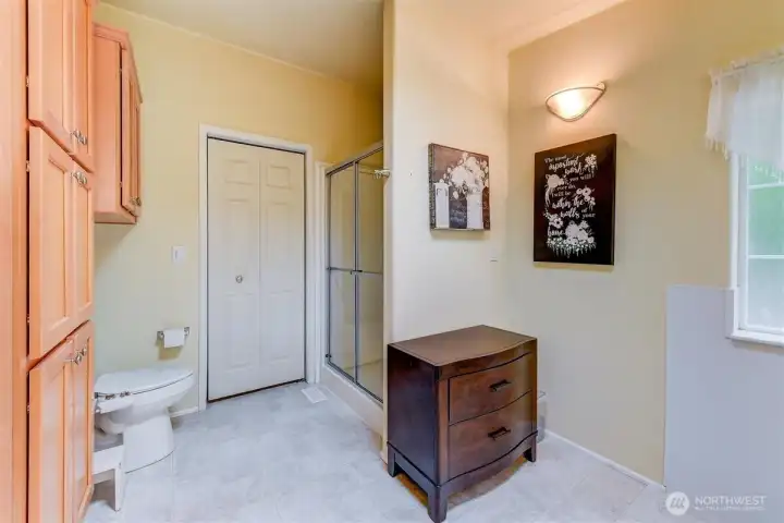 Glass stand-up shower. Plenty of space in the primary en-suite. Glass stand-up shower. Plenty of space in the primary en-suite.