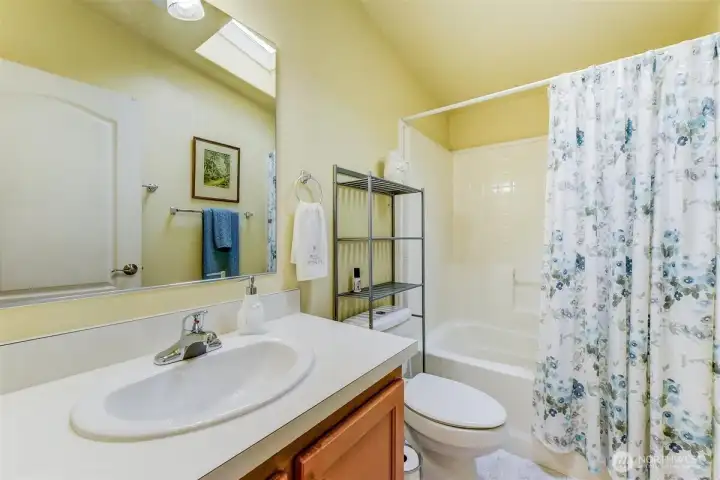 Main full bathroom. Main full bathroom.
