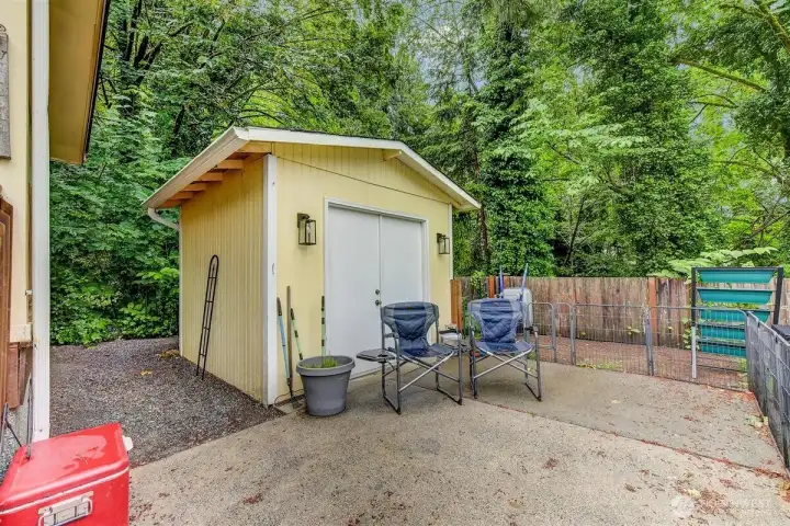 Included shed for extra storage or yard tools. Included shed for extra storage or yard tools.