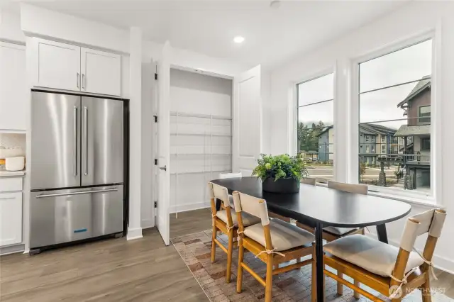 Dining/Pantry. Features and colors may vary.