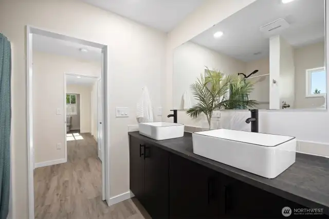 Dual vanities in primary bath