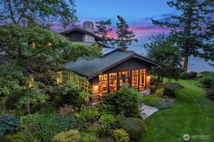The sun room connects to the great lawn, for easy flow from badminton and bocce to the entertainer's bar inside.