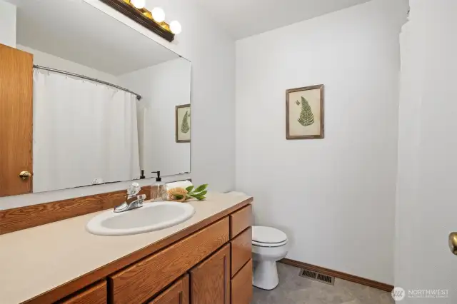 The full en-suite bathroom just off the primary.