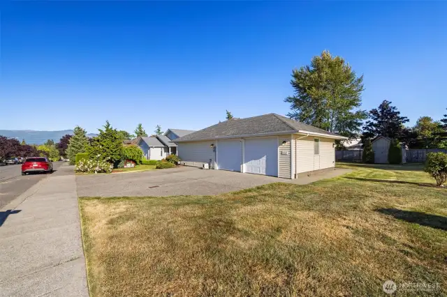 With driveway parking, off street parking and a spacious 2 car garage, you'll have room for everything.