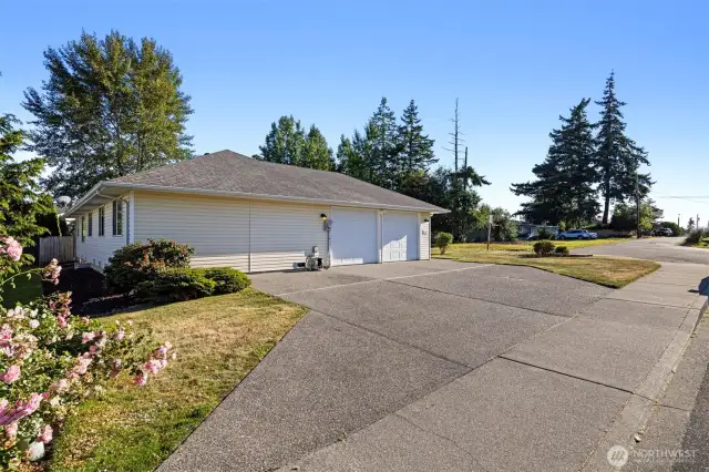 Abundant driveway & street parking give you lots of options!