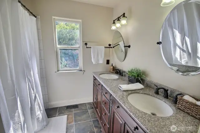 Double sinks, here too!