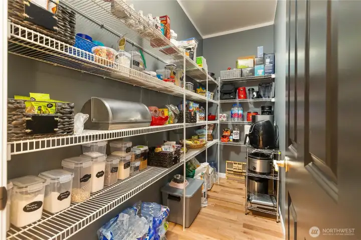 Your friends will have pantry envy! This is huge!