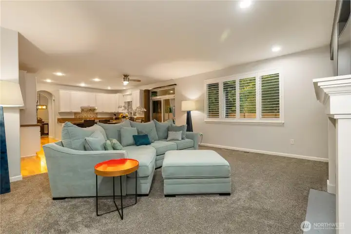 Another view from the family room looking towards the kitchen...