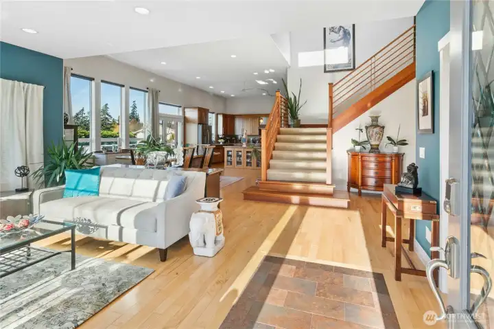 Main floor light-filled livingroom.