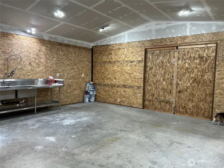 Fold down shelving, great lighting, heated and has hot/cold water