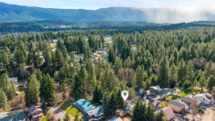 2 minutes to downtown...but feels like a word away!