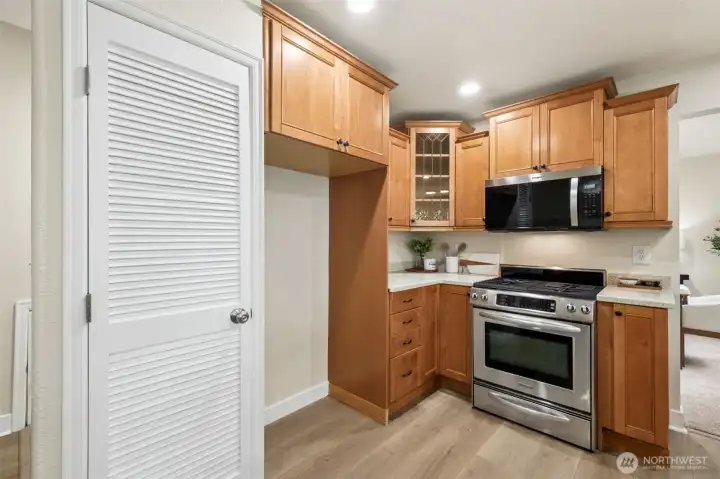 The kitchen features stainless steel appliances, maple cabinetry, pantry and a gas stove—an ideal setup for everyday cooking or weekend entertaining. Its open flow keeps you connected to the family room.