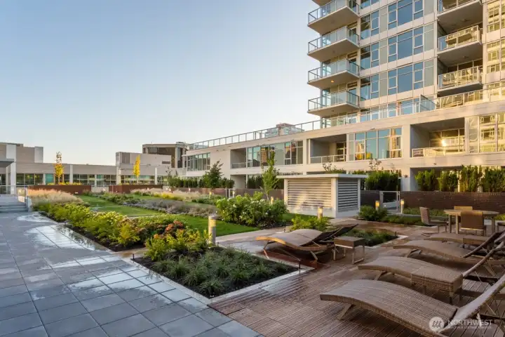 7th floor outdoor park