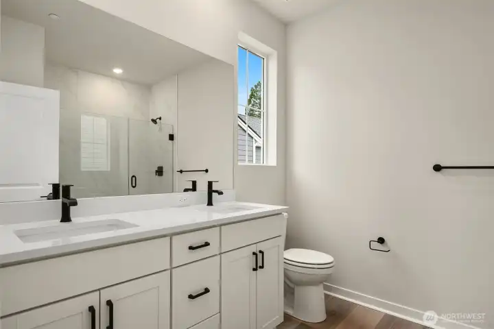 Double vanity with soft-close drawers