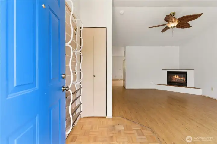 Please come in. Please come in.