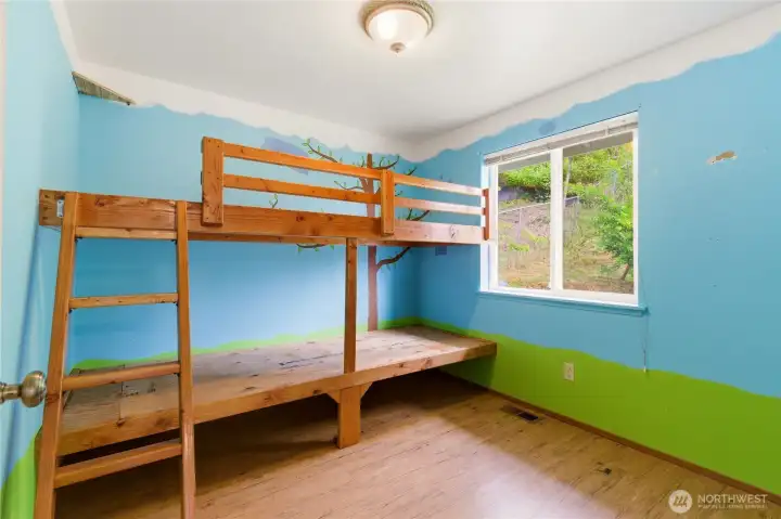 The second bedroom. The second bedroom.