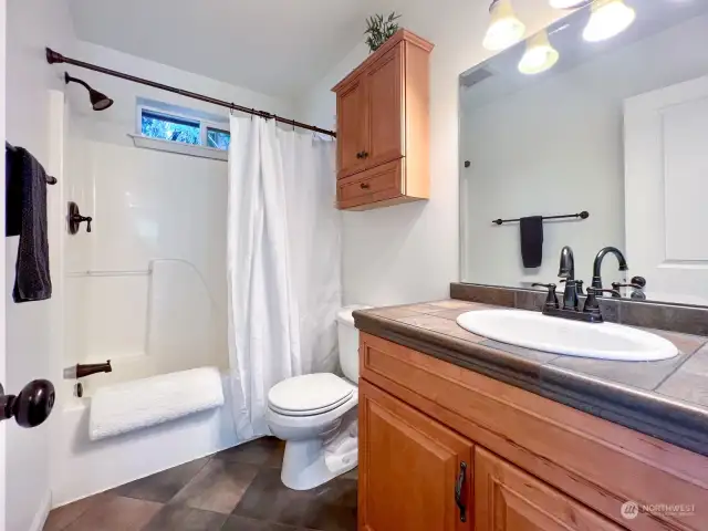 Upstairs full bathroom