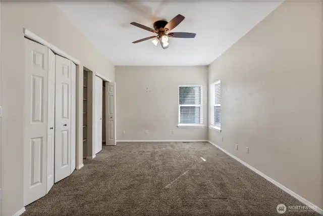 large primary bathroom with vanity