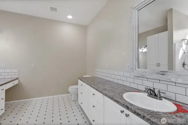large primary bathroom with vanity