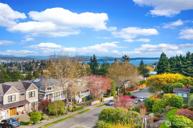 Panoramic Lake and Mountain views from all three floors!