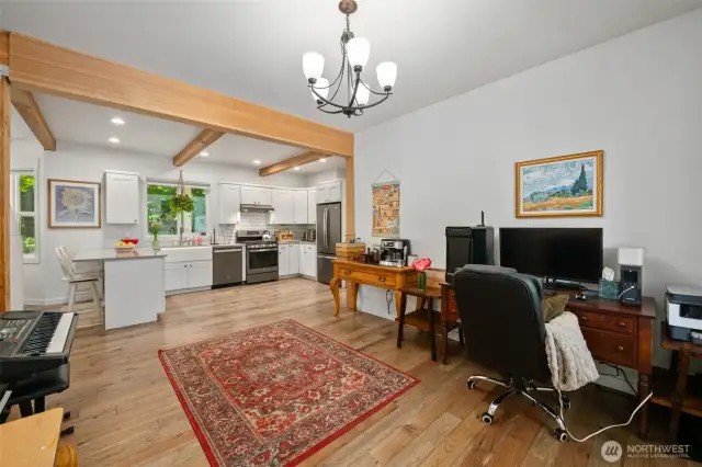 Customizable space for dining, office, etc.