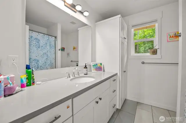 En suite full bathroom