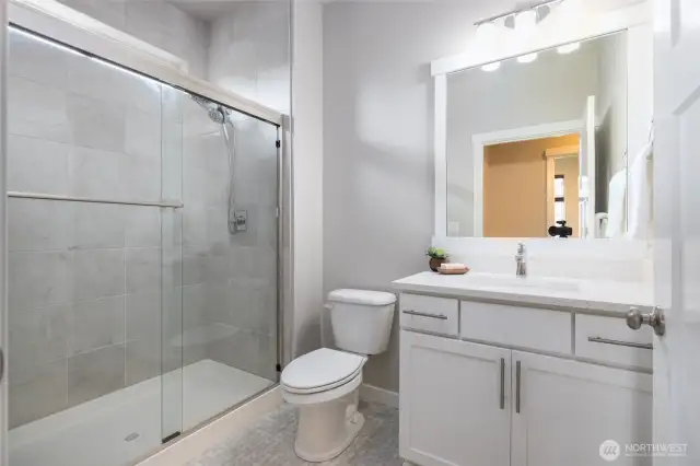 Main floor 3/4 guest bath