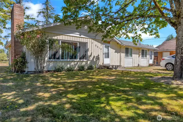 A Rambler with an extra vacant lot.
