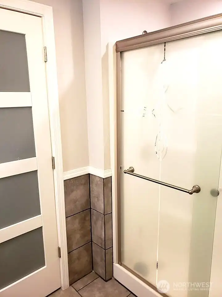 Ceramic tile throughout