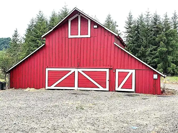 Recently repaited barn. It's huge.