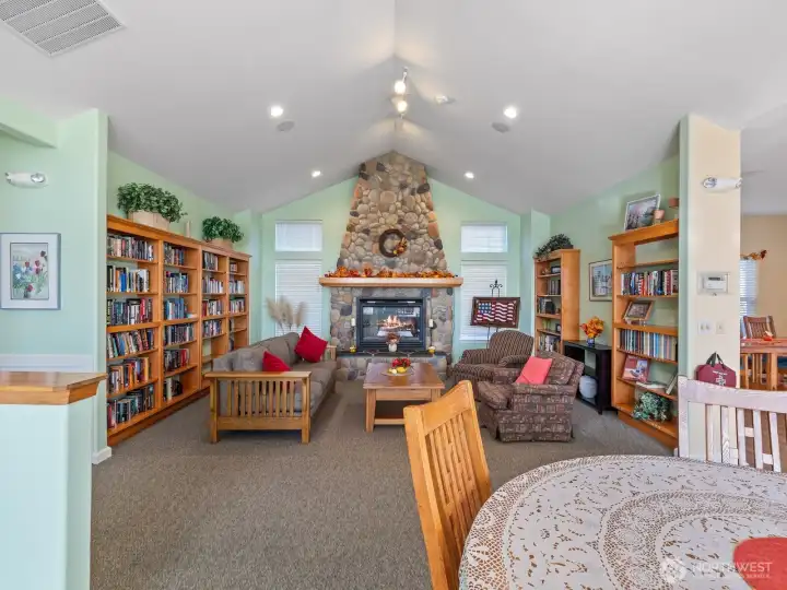 Community library (in the club house)