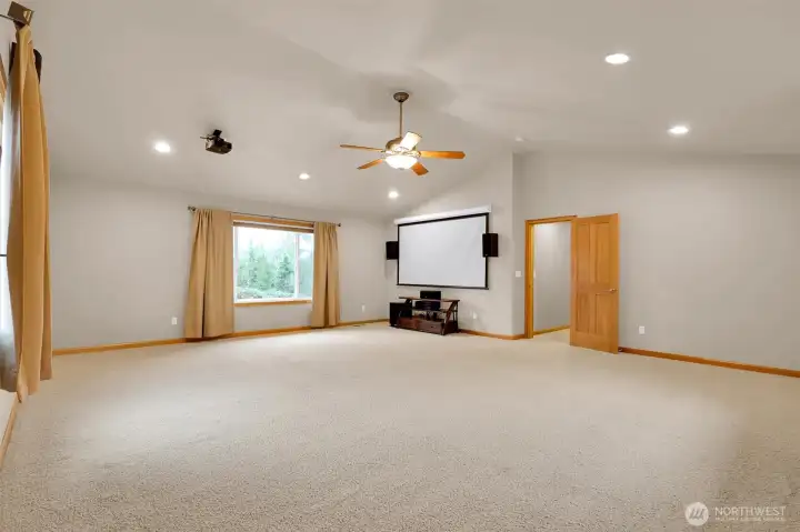 Bonus room featuring a theatre system that STAYS!